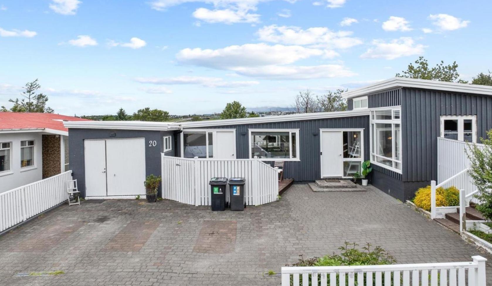 House - Villa With Garden And Hot Tub, 2 Min From Reykjavik Garthabaer Luaran gambar