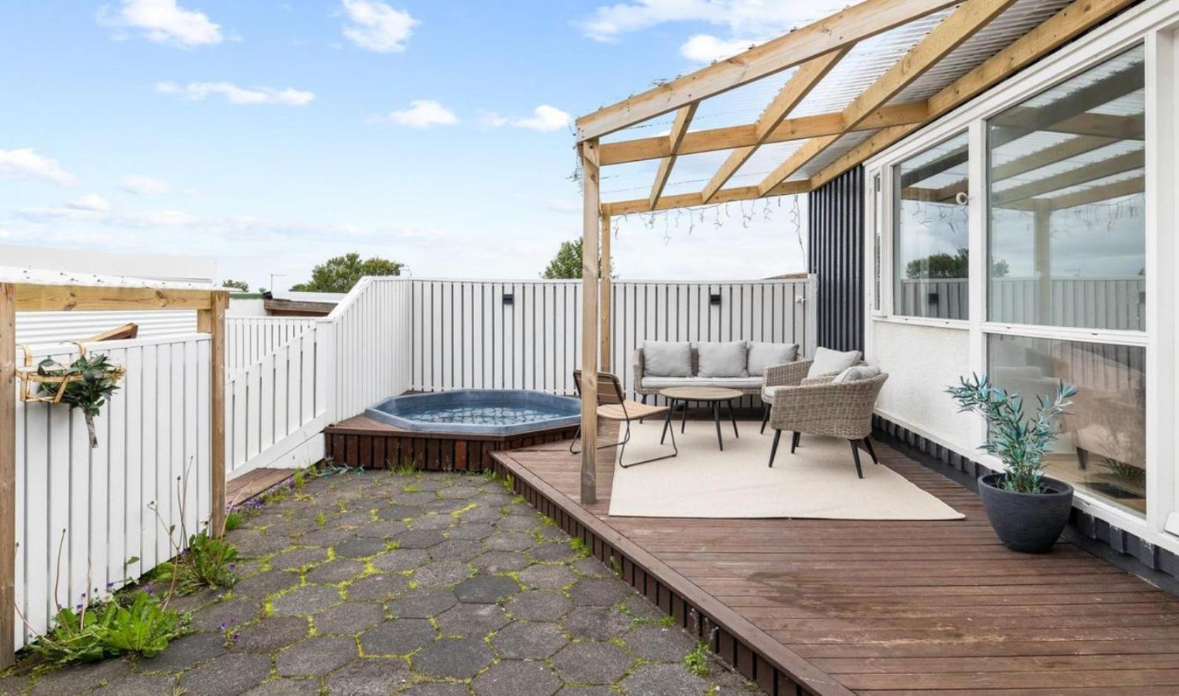 House - Villa With Garden And Hot Tub, 2 Min From Reykjavik Garthabaer Luaran gambar